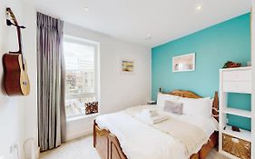 Modern And Spacious 4 Bed House In The City Centre